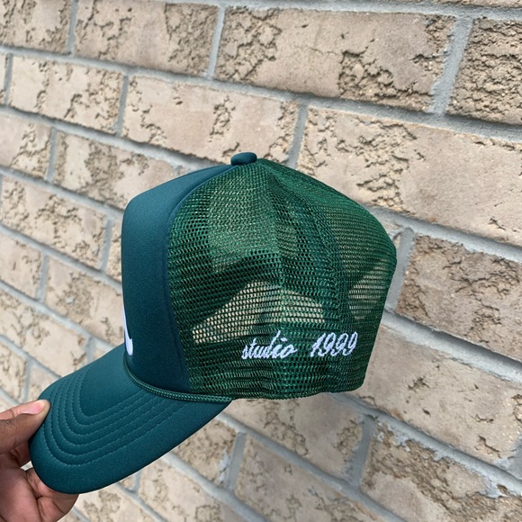 Green Atlanta Braves Trucker Hat - Picture 2 of 3